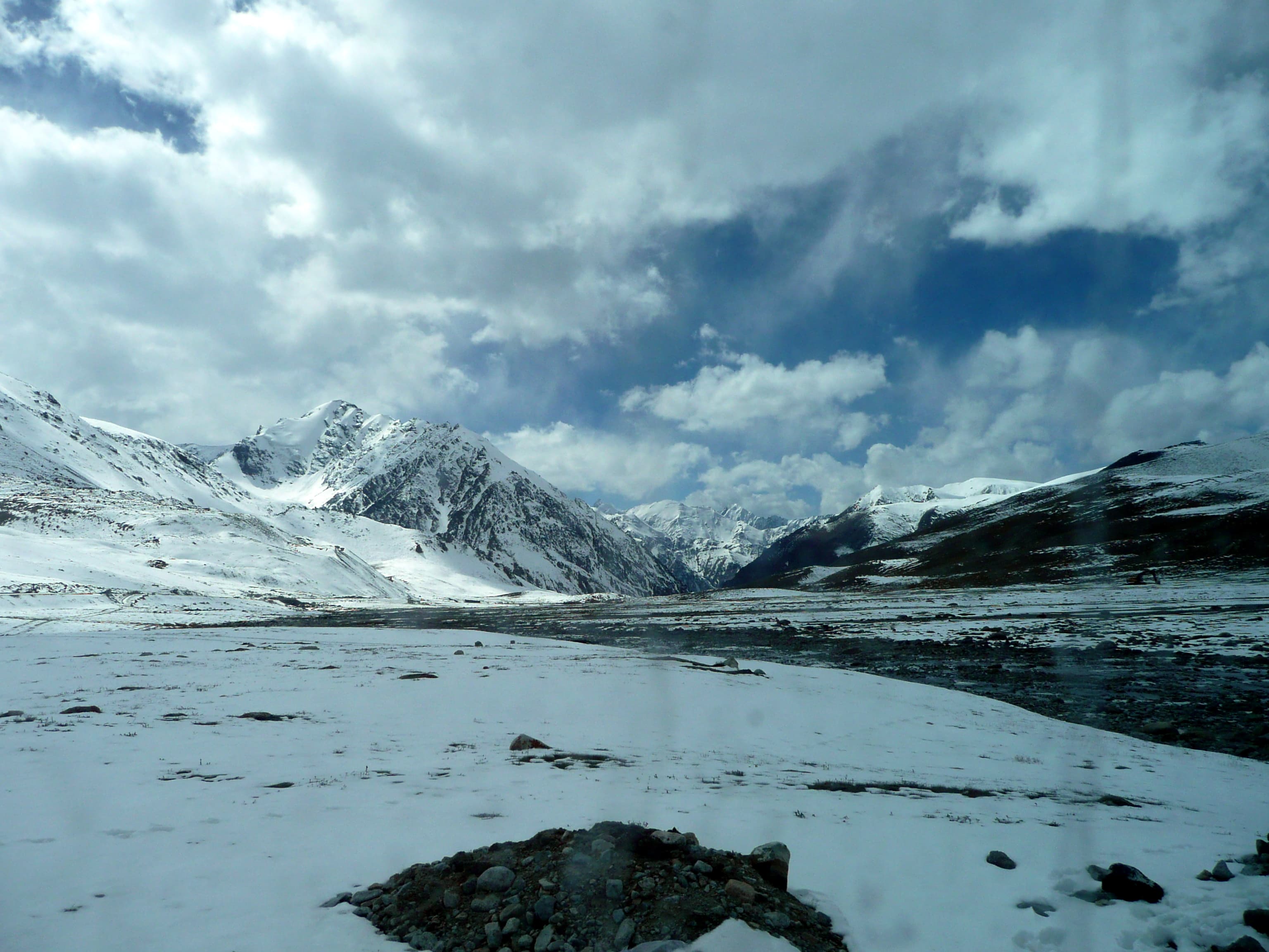 Khunjerab Pass border gate between Pakistan and China at 4,693 metres